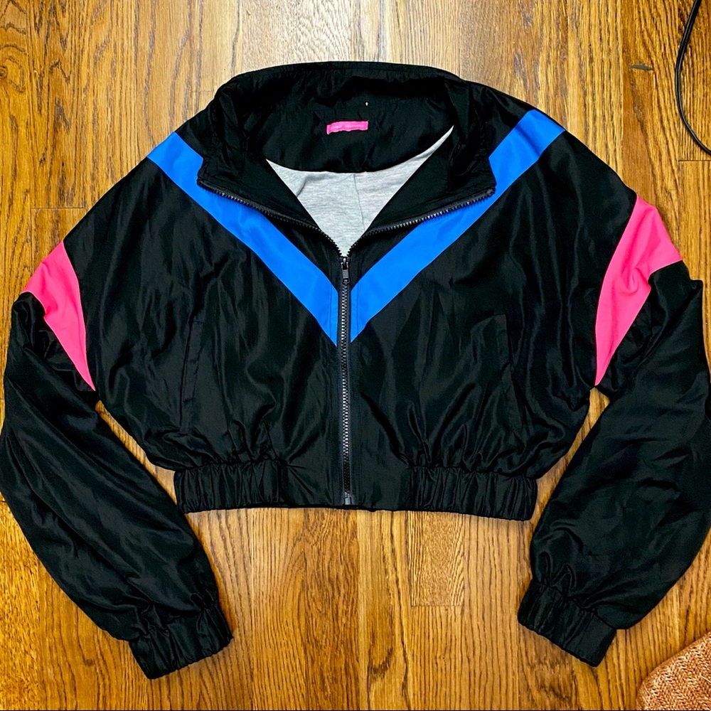 Trendy rain jacket with elastic bottom